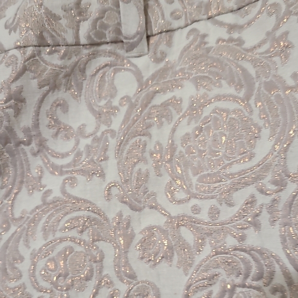 ANN TAYLOR LOFT Women's Elegant Cream/Gold Patterned Women Shorts - Size 12 - Picture 2 of 13
